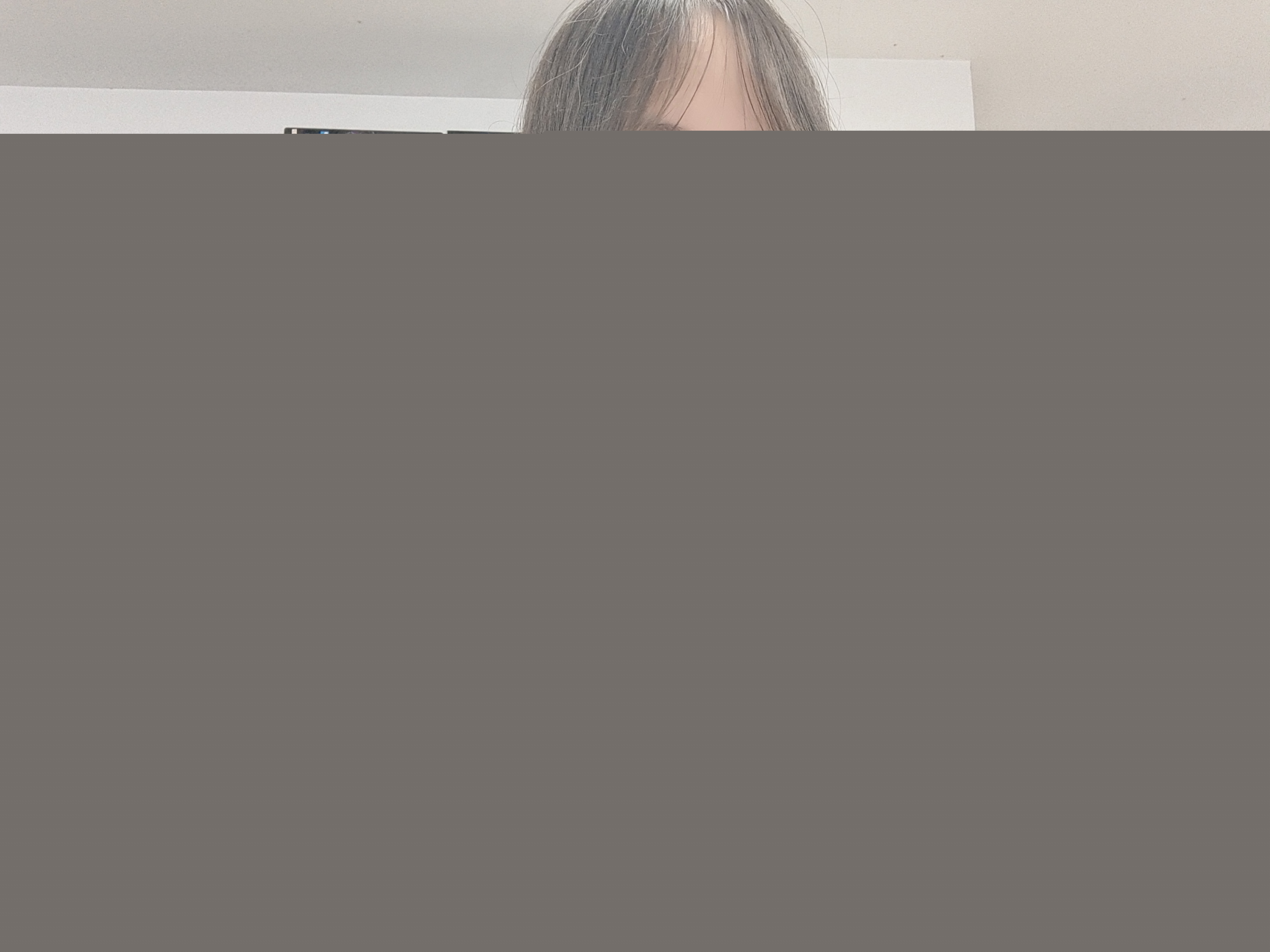 57D572